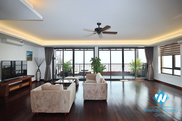 A lake view 3 bedroom apartment in Tu hoa, Tayho, Hanoi